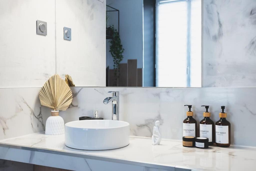 Love Room, La Douce Angevine Angers Bagian luar foto